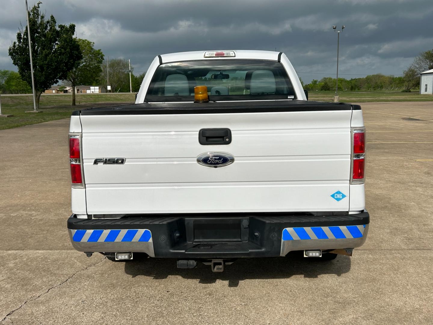 2014 White /Gray Ford F-150 XL SuperCab 6.5-ft. Bed 2WD (1FTEX1CM8EK) with an 3.7L V6 DOHC 24V engine, 6-Speed Automatic transmission, located at 17760 Hwy 62, Morris, OK, 74445, (918) 733-4887, 35.609104, -95.877060 - Photo#5